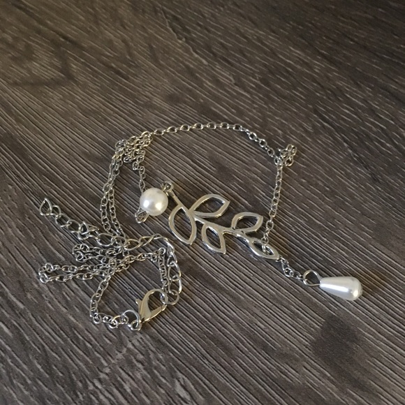 Chic Necklace - Picture 4 of 7